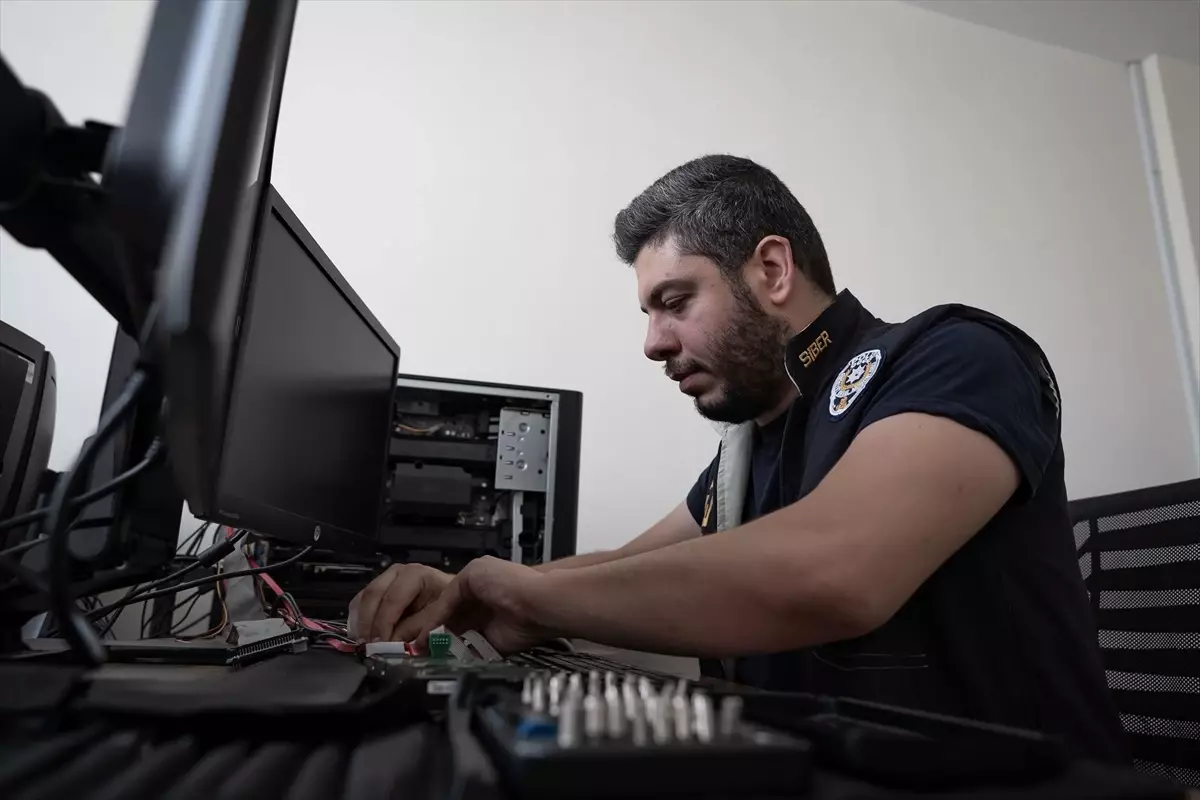 Polis 'siber devriye' ile suçlulara geçit vermiyor