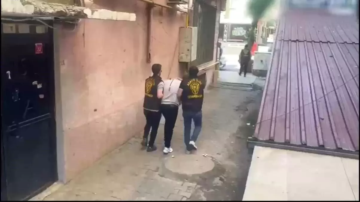 Polisi 'beybi', müşterileri 'koli' şifresiyle belirleyen fuhuş şebekesine 'Pandora Operasyonu'nu