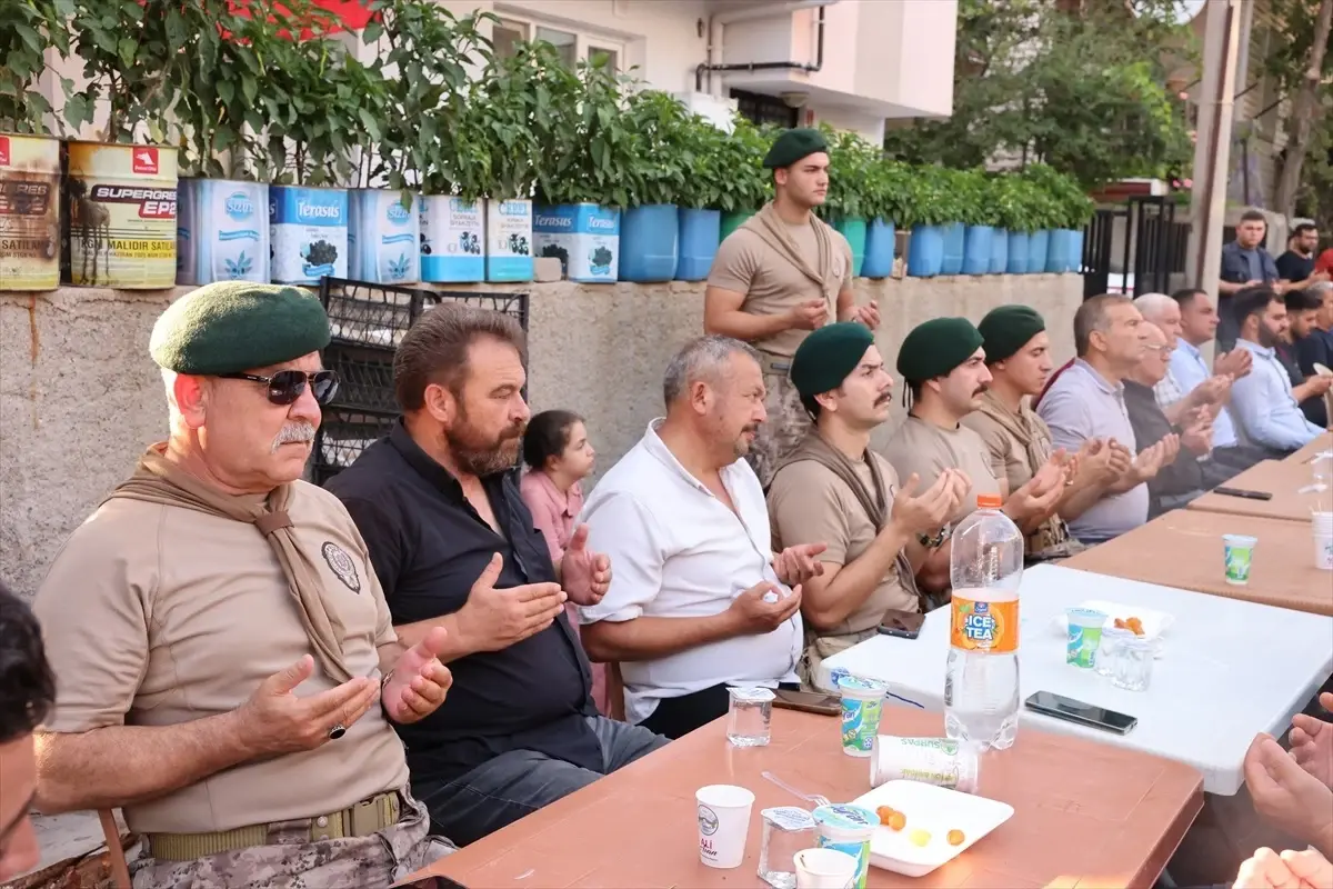 Pozantı'da şehit özel harekat polisi Erhan Konuk için mevlit okutuldu