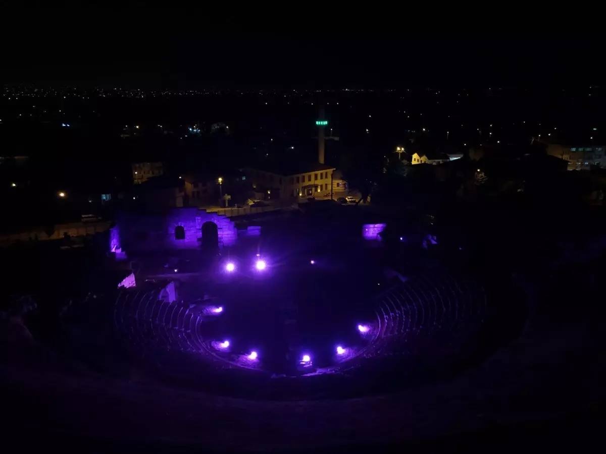 Prusias ad Hypium Antik Kenti, Halk Sağlığı Haftası'nda Mor Işıkla Aydınlatıldı