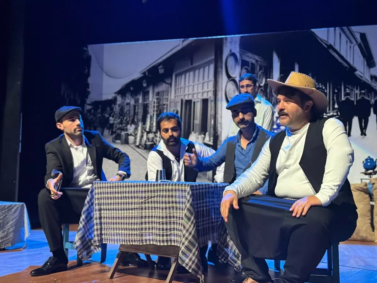 Sultanbeyli'de 'Çözülme' Tiyatrosu Seyirciyle Buluştu