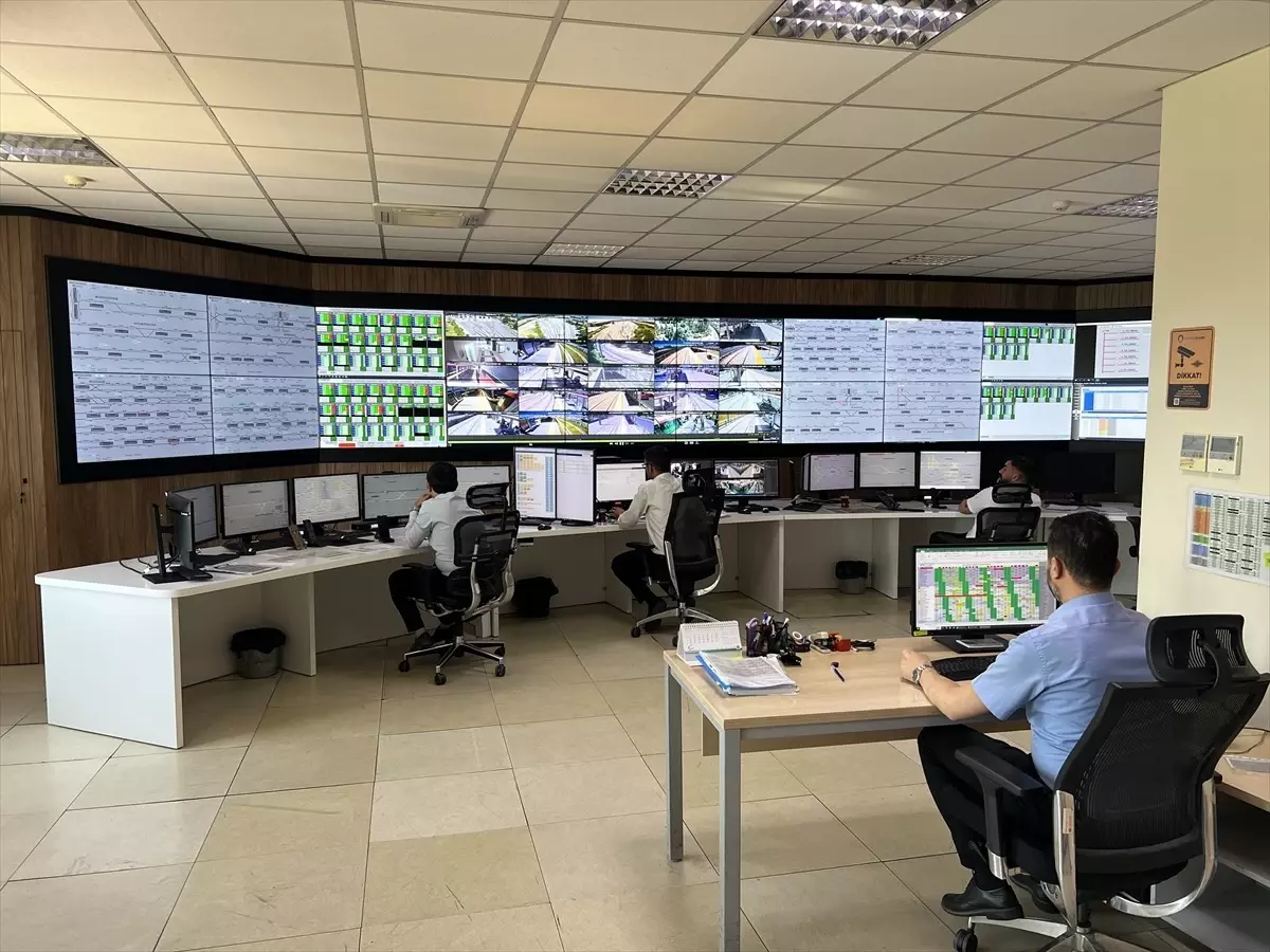 Raylı Sistem Kontrol Merkezi, 80 tramvay ve 75 istasyonu anlık takip ediyor