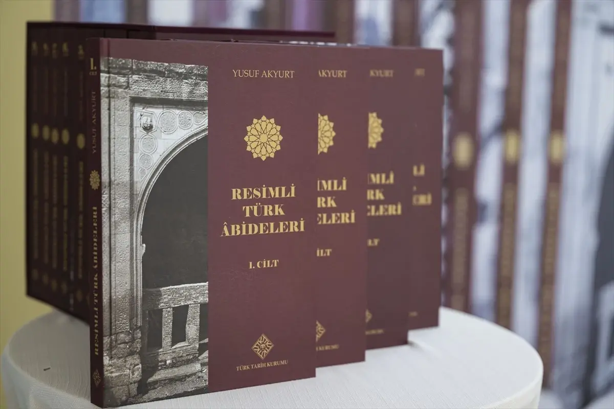 'Resimli Türk Abideleri' eserinin tanıtım toplantısı gerçekleştirildi