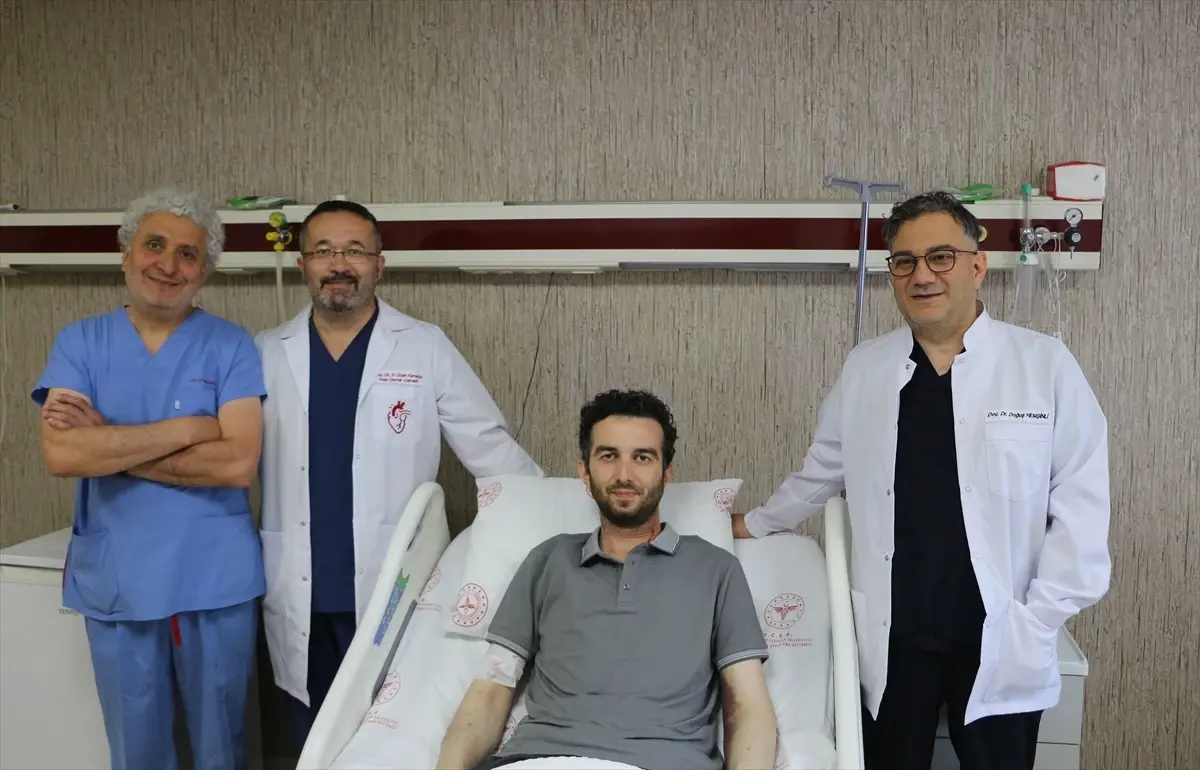 Rize'de aort damarında yırtık oluşan hasta hibrit yöntemiyle tedavi edildi