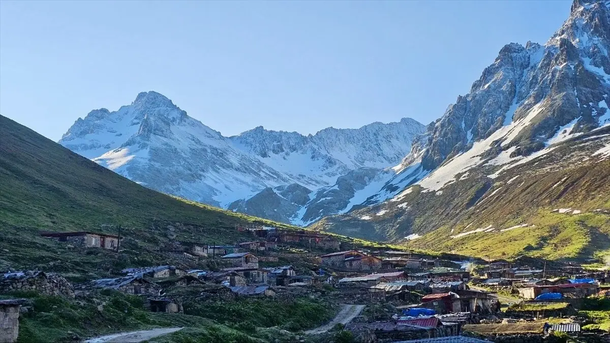 Rize Yaylaları Karla Kaplandı