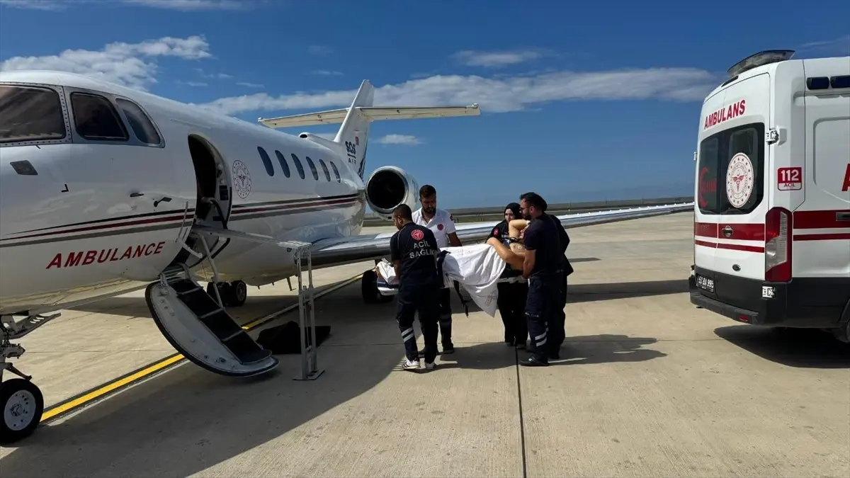 Rize'de bir hasta ambulans uçakla Ankara'ya nakledildi