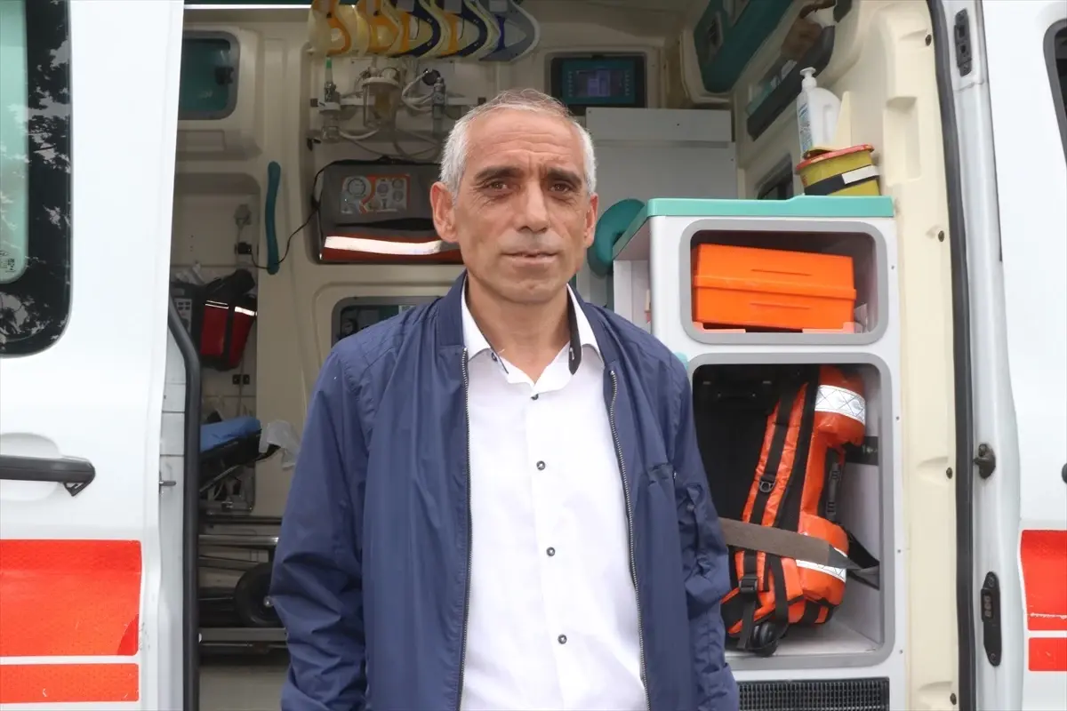 Deli Bal Yedikten Sonra Zehirlenen Arıcı, Sağlıkçılara Teşekkür Ziyareti Gerçekleştirdi
