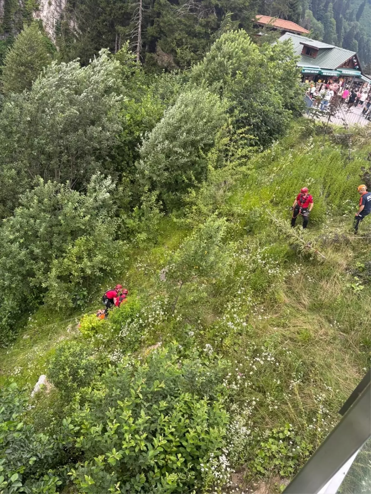 Rize'de Dere Yatağına Düşen Kişi Kurtarıldı
