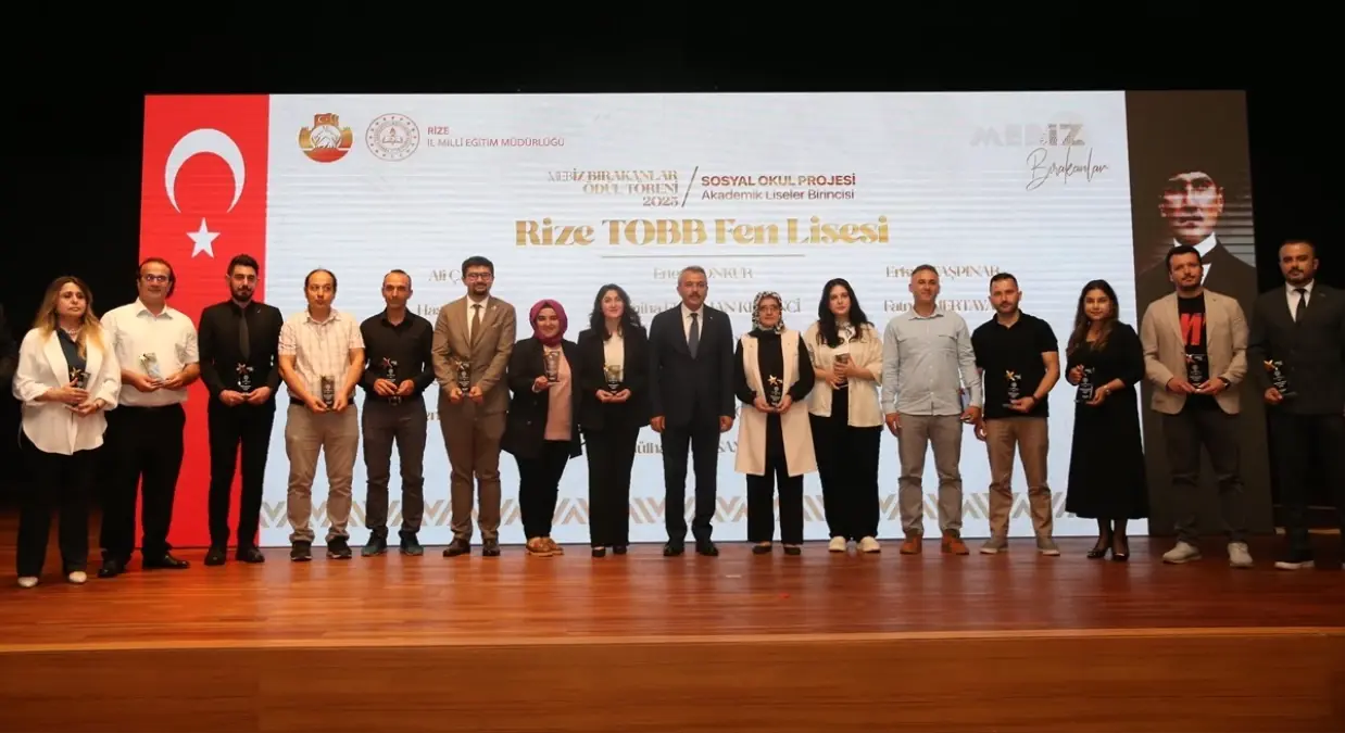 Rize'de 'İz Bırakanlar Ödül Töreni' düzenlendi