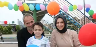 Rize'de Kanseri Yenen Emir Ali İçin Renkli Balonlarla Kutlama