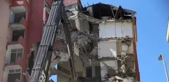 Rize'de Riskli Yapılar Yıkılmaya Başladı