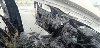 Rize'de Seyir Halindeki Otomobilde Yangın