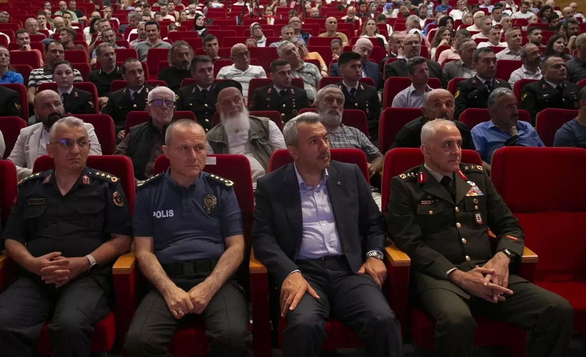 Rize'de 'Zaferin Adı Türkiye' konferansı düzenlendi