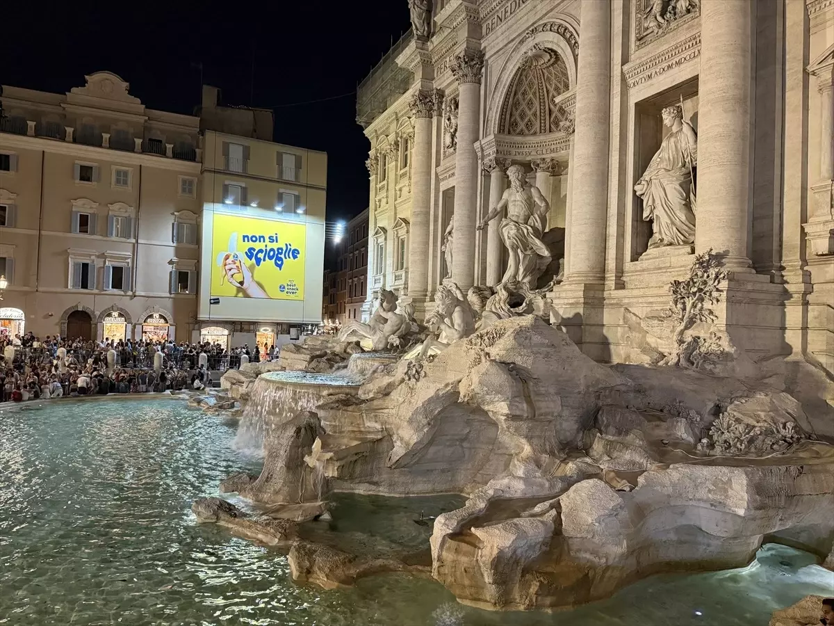 Roma'nın Trevi Çeşmesi, Gazze İçin Işıklarını Söndürdü