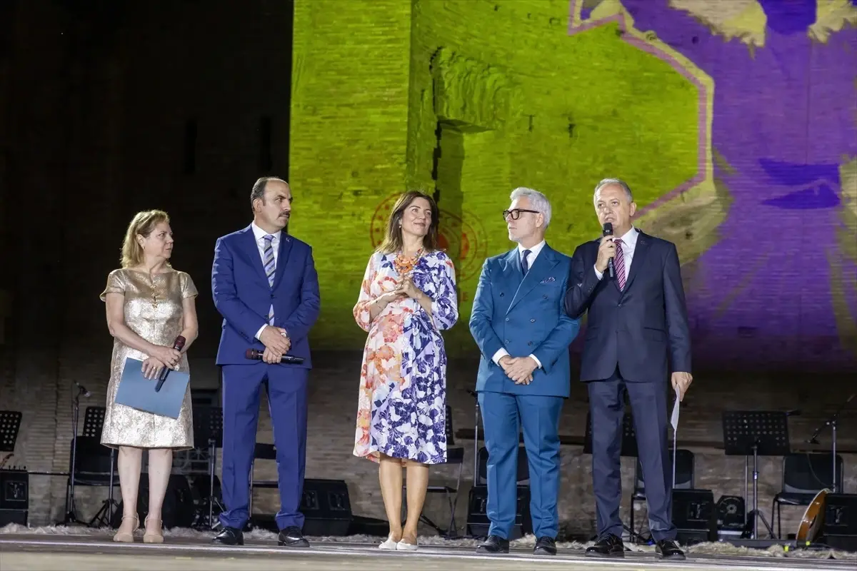 Roma'nın simge yapısı Kolezyum'un önünde Mevlevi Sema Töreni yapıldı