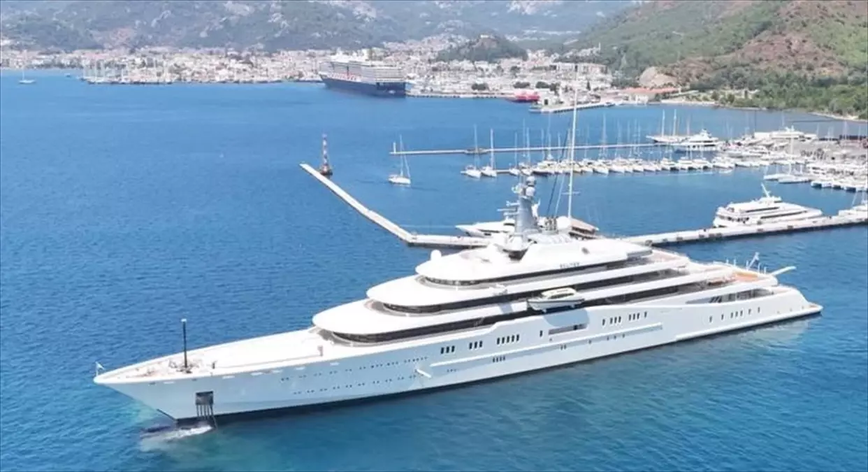 Roman Abramoviç'in Ultra Lüks Yatı 'Eclipse' Marmaris'ten Ayrıldı