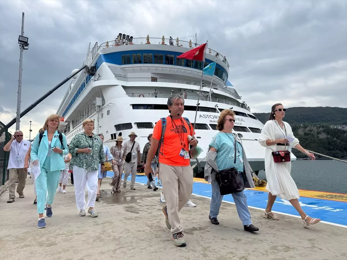 Astoria Grande Kruvaziyeri Amasra'ya 80. Seferini Gerçekleştirdi