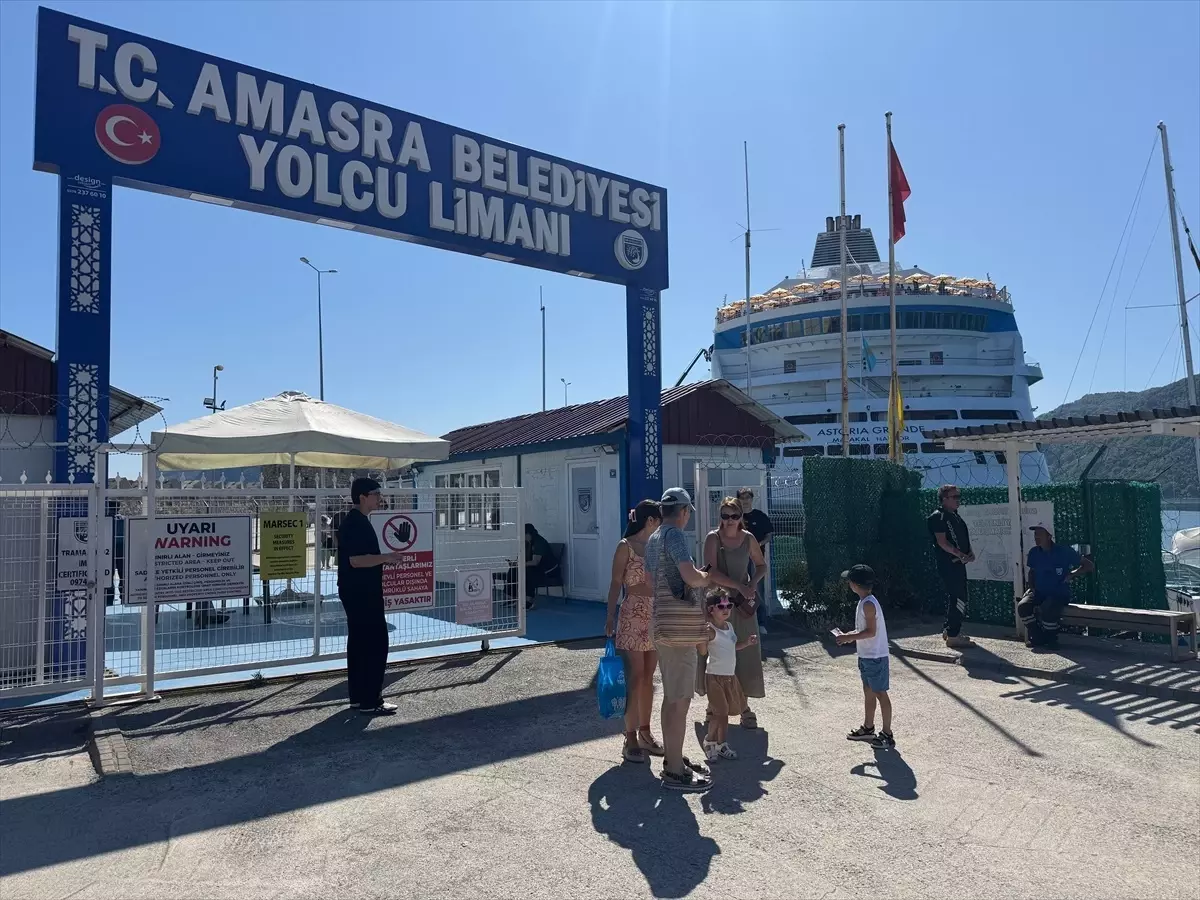 Rus Kruz Gemisi Amasra'ya Demirledi