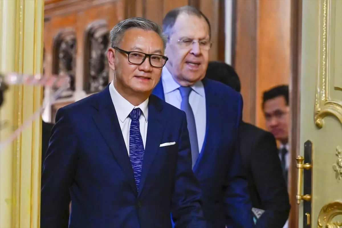 Lavrov: İran'ın Nükleer Programı İçin İşbirliği Önemli