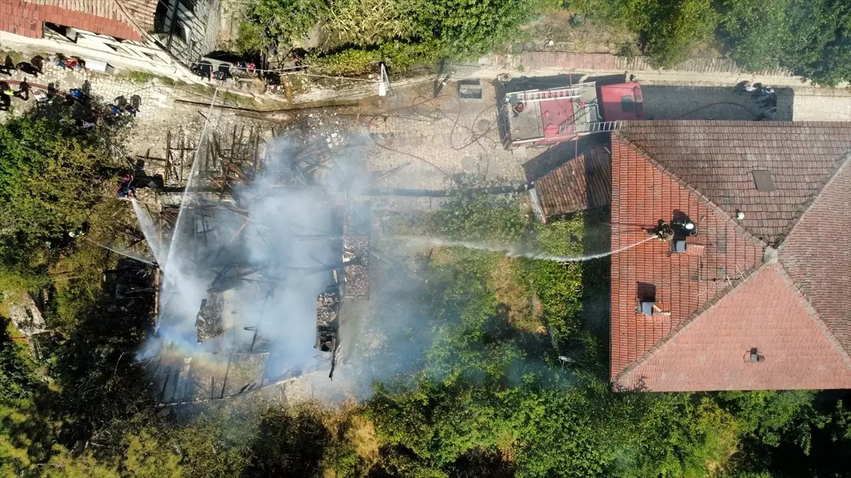 Safranbolu'da Tarihi Konağın Yangını Kullanılamaz Hale Getirdi