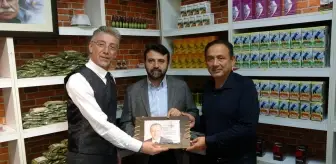 Safranbolulu 'Derman Ali Baba'nın Cumhurbaşkanı Erdoğan'a yazdığı şiir milletvekillerine teslim edildi