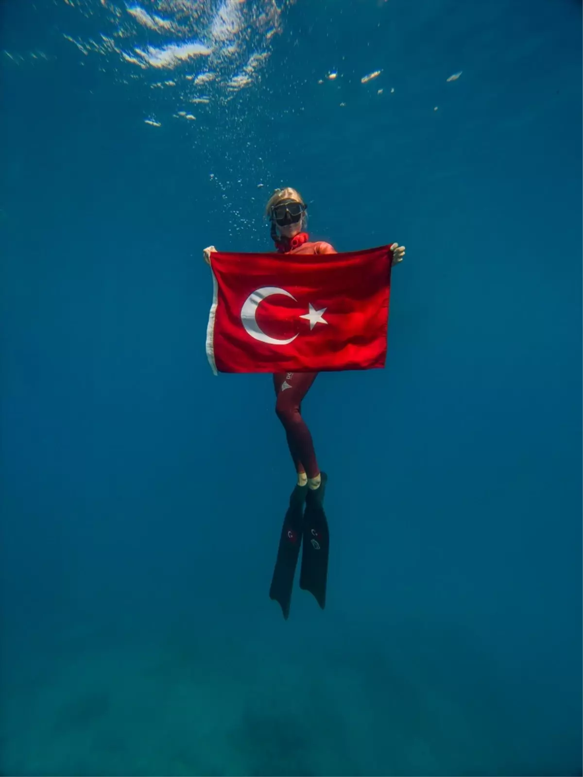 Şahika Ercümen'den Zafer Bayramı'na Özel Dalış