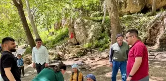 Kaymakam Açar, Obruk Şelalesi'nde Bayram Kutlaması Yaptı