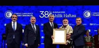 Sakarya Ahisi Salim Öztürk, Ahi Esnaf Beratı'nı Ticaret Bakanı Bolat'tan aldı