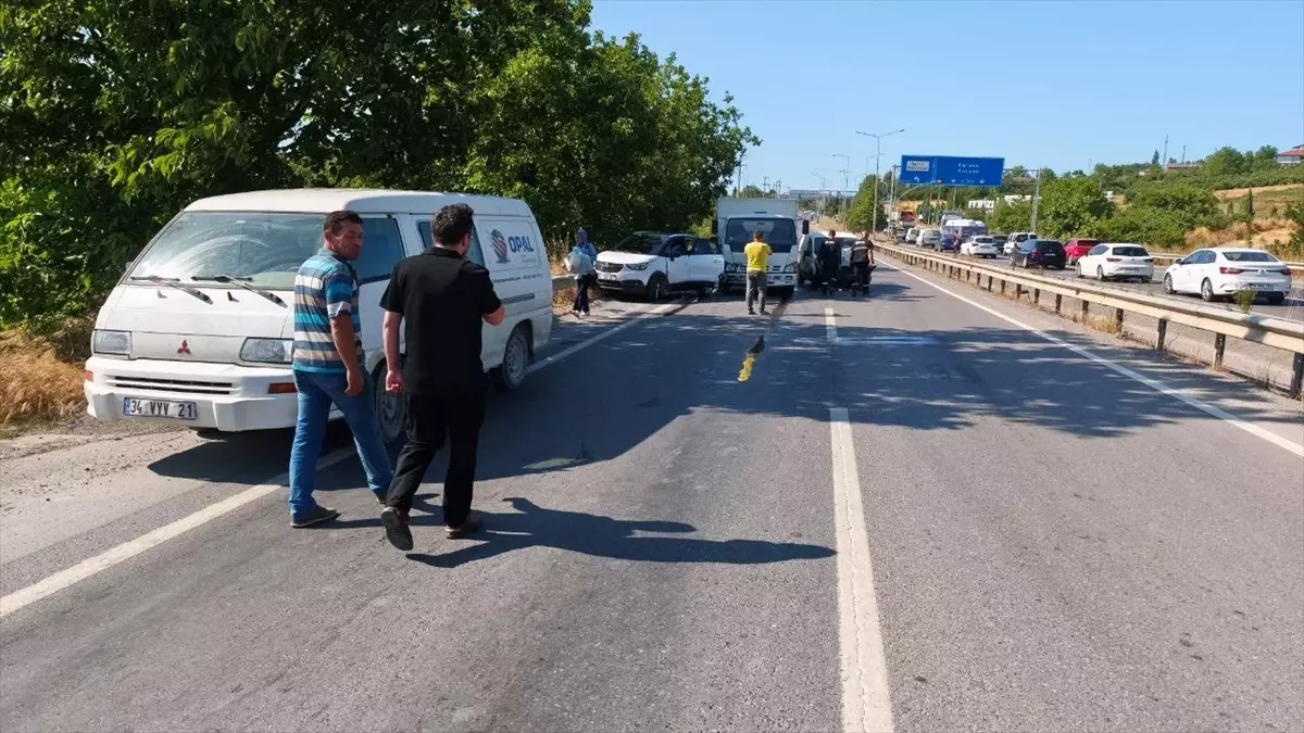 Sakarya Ferizli'de Zincirleme Kaza: 3 Yaralı