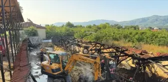 Karapürçek'te Ahır Yangını: 16 Büyükbaş Hayvan Telef Oldu