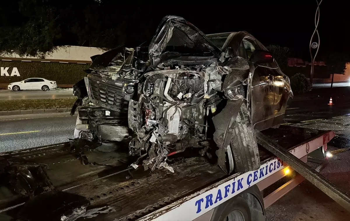 Sakarya'da Trafik Kazası: Direksiyon Hakimiyetini Kaybeden Sürücü Yaralandı