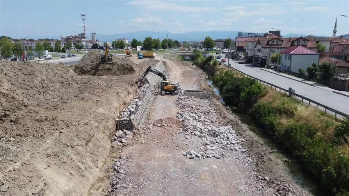 Sakarya'da Çark Deresi Islah Çalışmaları Devam Ediyor