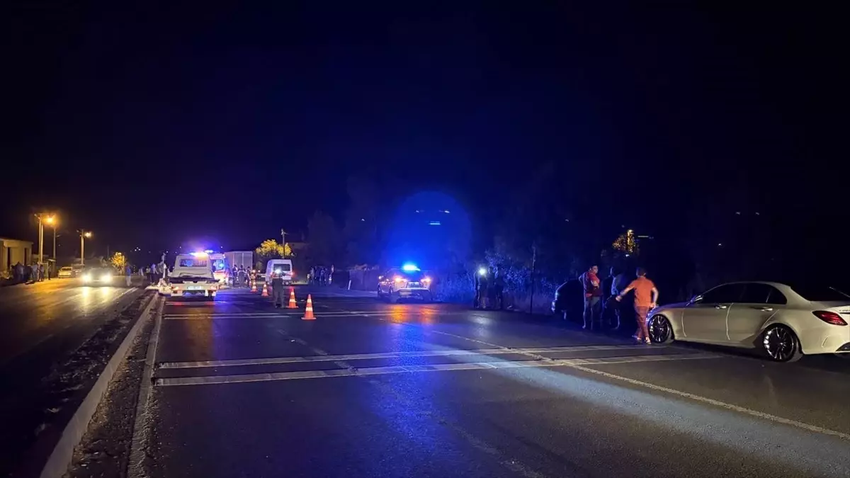 Sakarya'da İki Otomobil Çarpıştı: 8 Yaralı
