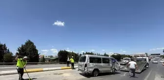 Sakarya'da Panelvan Devrildi: 6 Yaralı