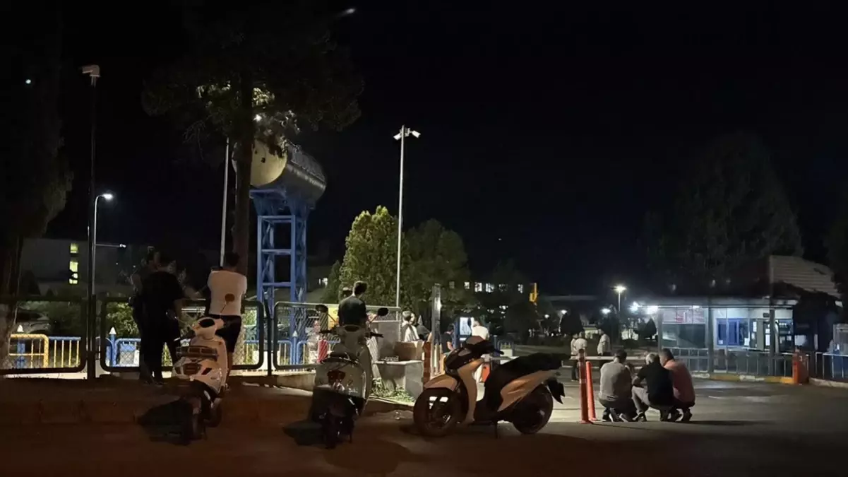Hendek'te Fabrikada Çalışan İşçi Sıkışarak Hayatını Kaybetti