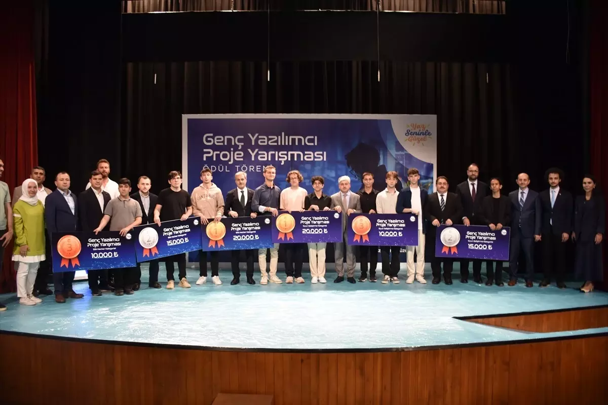 Genç Yazılımcılar Proje Yarışması'nda Ödüller Sahiplerini Buldu