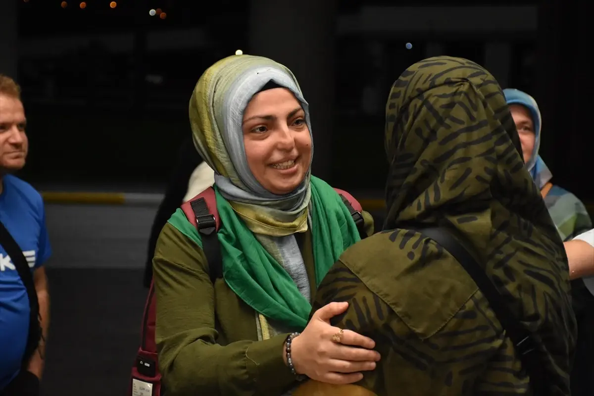 Sakarya'dan 19 İşitme Engelli Umre İçin Yola Çıktı