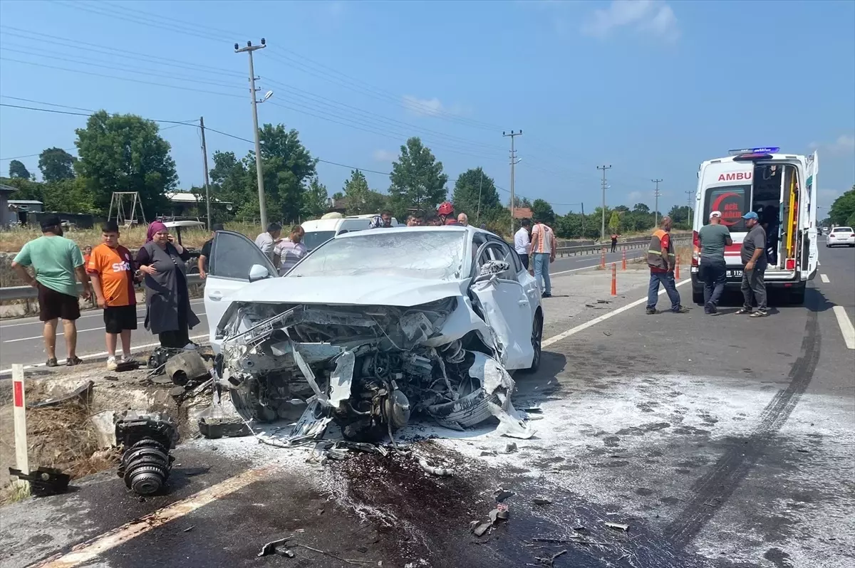 Karasu'da Kaza Yapan Otomobil Alev Alev Yandı, Çift Yaralandı
