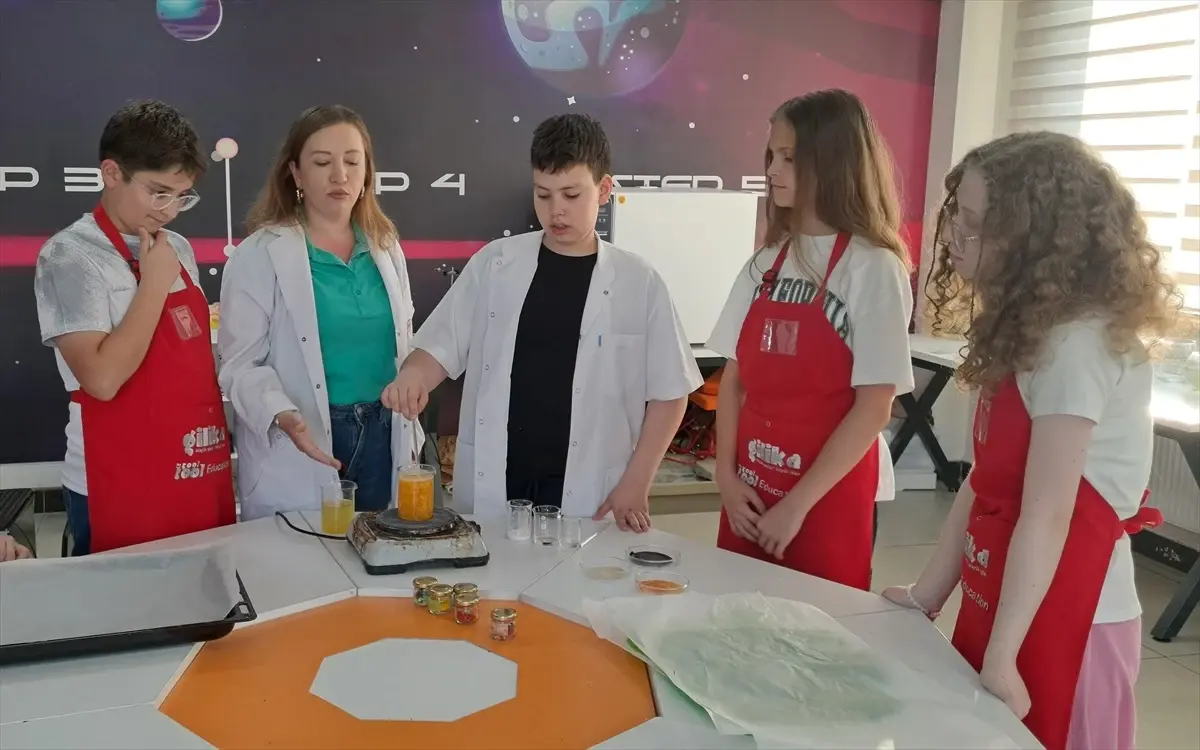 Sakarya'da Öğrenciler Bal Kabağından Çevre Dostu Biyoplastik Üretti