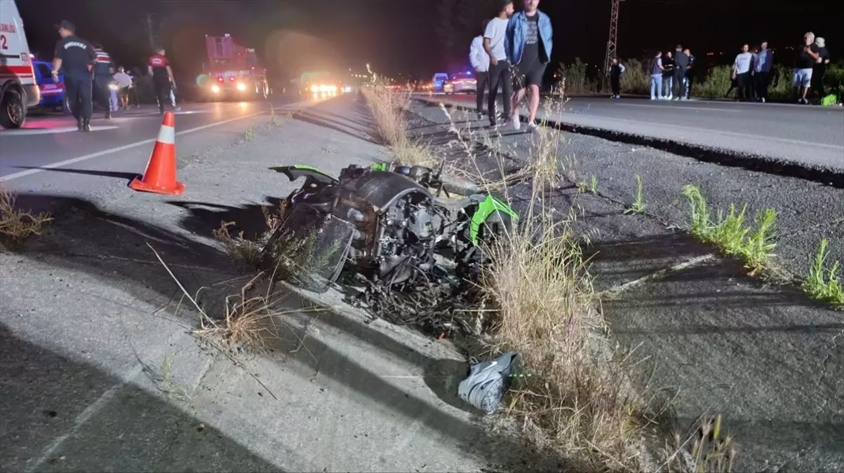 Sakarya'da Motosiklet Kazası: 1 Ölü, 3 Yaralı