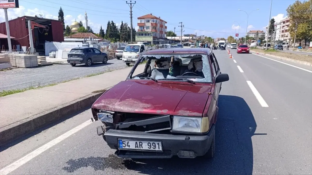 Karasu'da Elektrikli Araca Çarpan Otomobilde Anne Hayatını Kaybetti