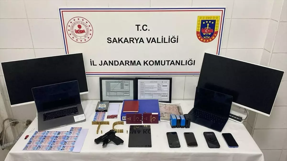 Sakarya'da Resmi Belgede Sahtecilik Operasyonu: 5 Gözaltı, 2 Tutuklama