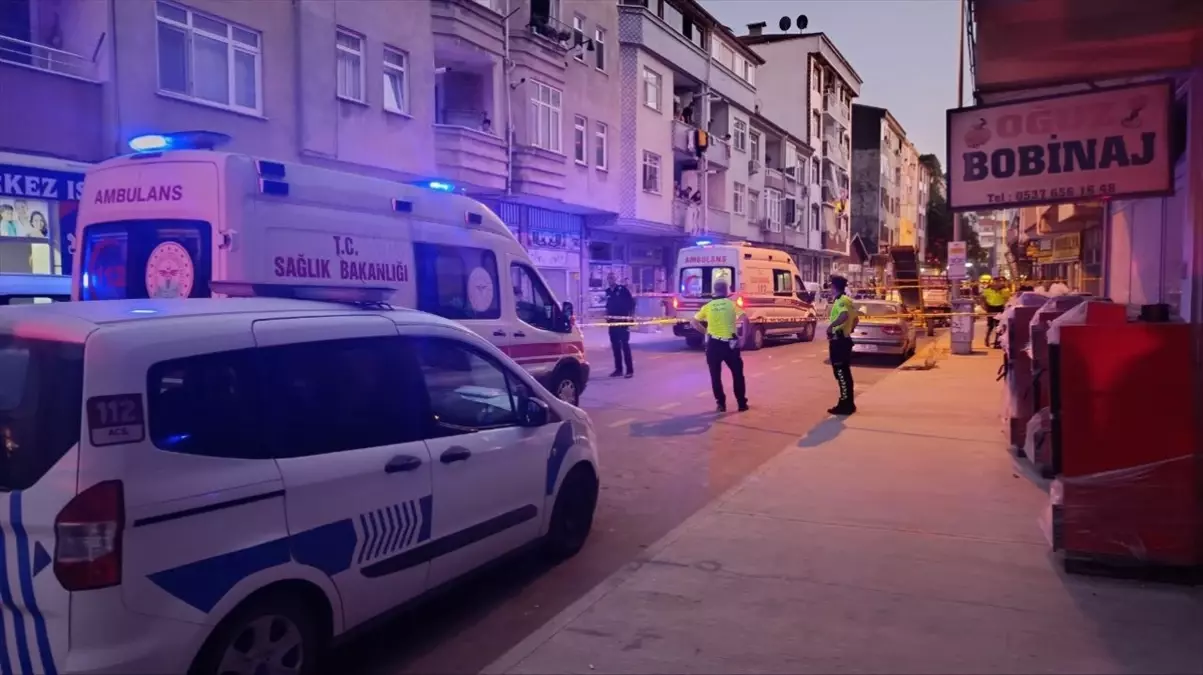 Karasu'da Silahlı Saldırı: Bir Kişi Hayatını Kaybetti, Çocuk Yaralandı