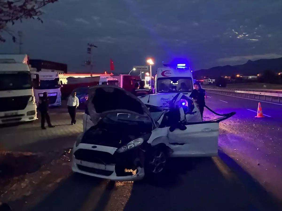 Pamukova'da Trafik Kazası: 1 Ölü, 1 Yaralı