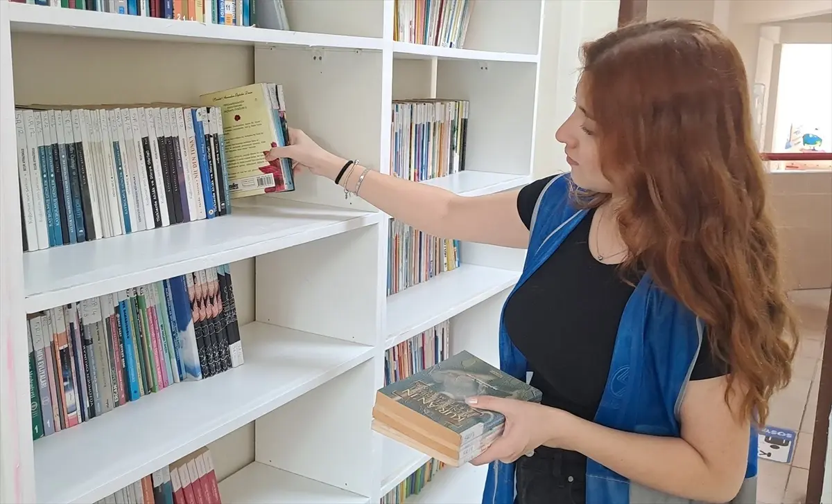 SAÜ Öğrencileri Kütüphane Yeniledi