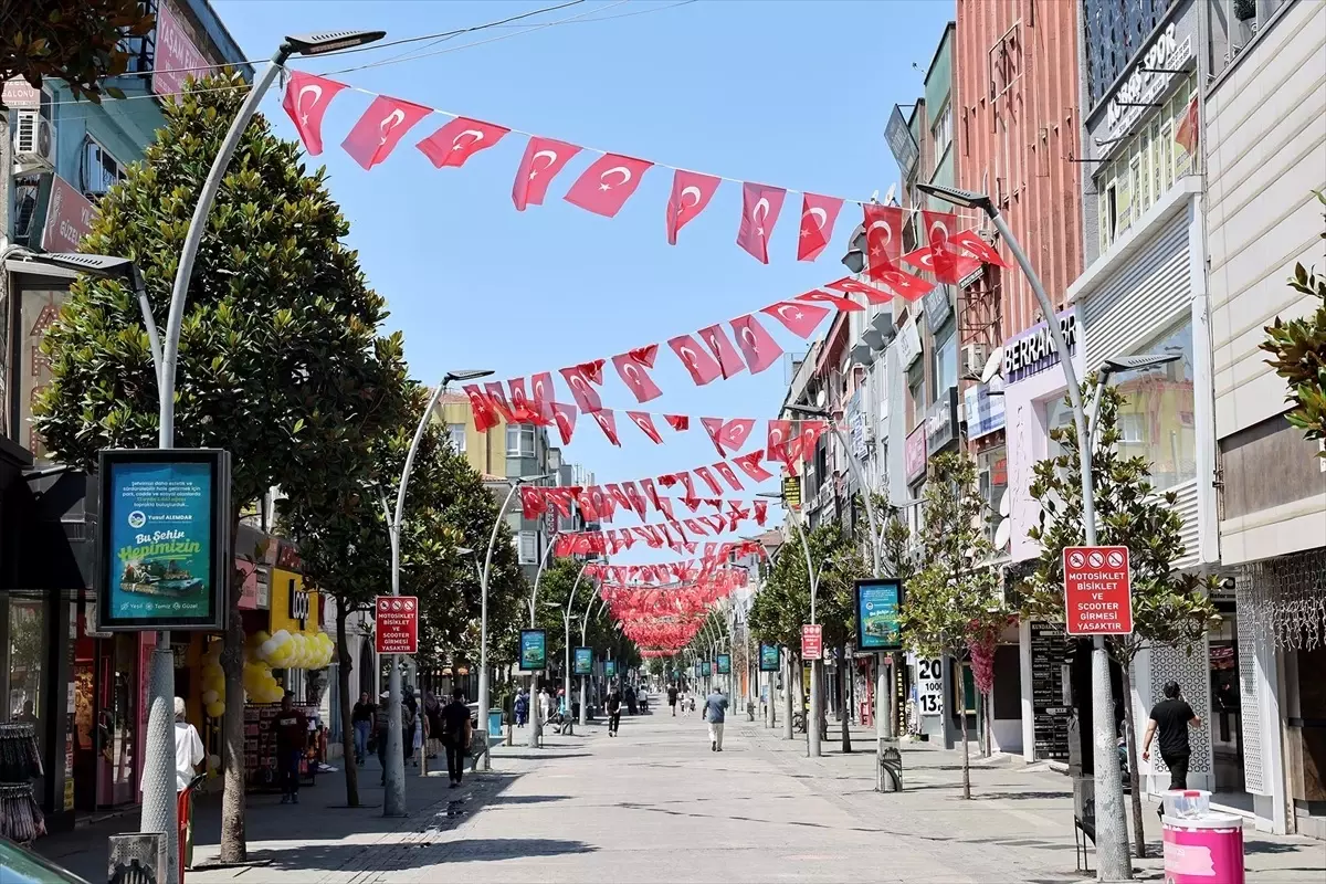 Sakarya'dan 'Terörsüz Türkiye'ye ay yıldızlı bayraklarla destek