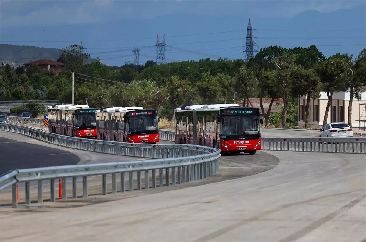 Sakarya'da Metrobüs Seferleri Başladı