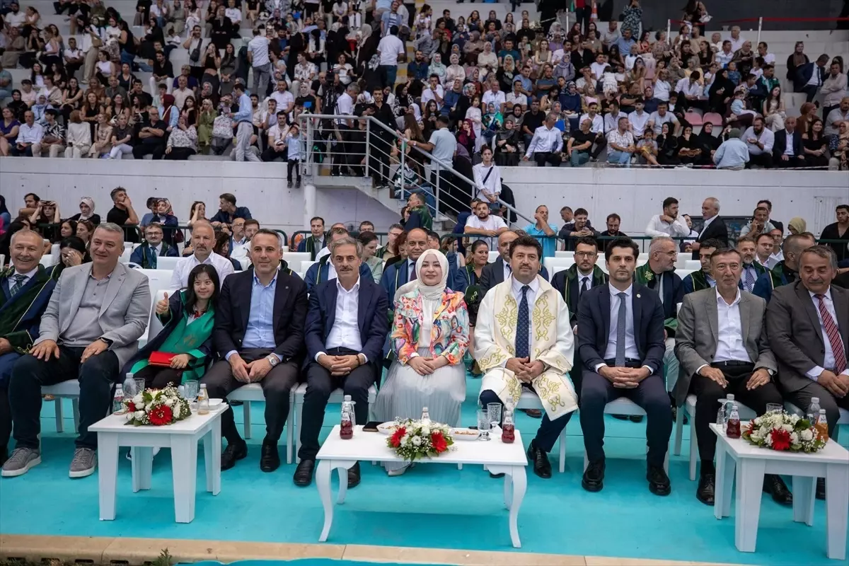 Sakarya Uygulamalı Bilimler Üniversitesi Mezuniyet Töreni Gerçekleşti