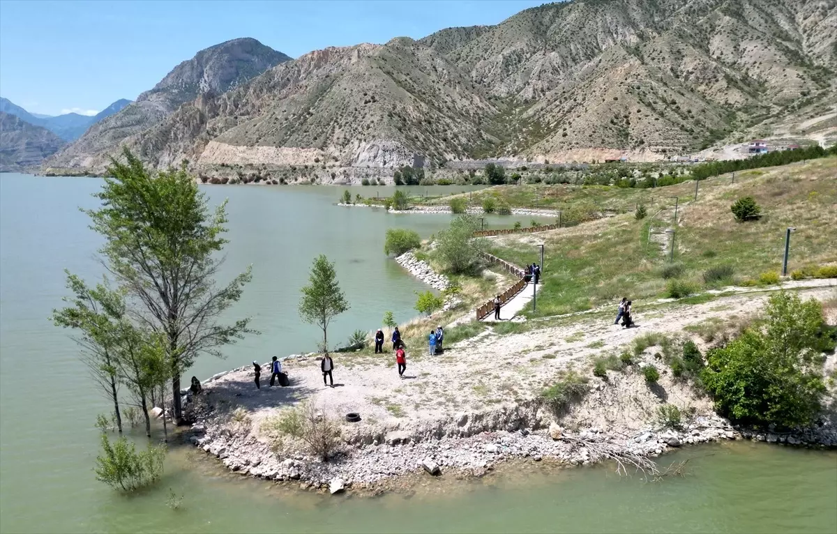 Uzundere'de Çevre Temizliği Etkinliği Gerçekleştirildi