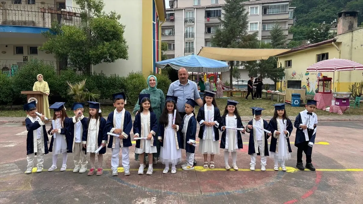 Salıpazarı Anaokulu'nda Yıl Sonu Gösterisi ve Mezuniyet Töreni Düzenlendi